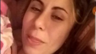 Привлекательная испанская блондинка мастурбирует пизду в скайпе