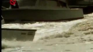 Волосатая ретро блондинка трахается с мужиком на яхте
