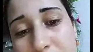 Армянка наблюдает за тем как друг её брата дрочит свой большой хер